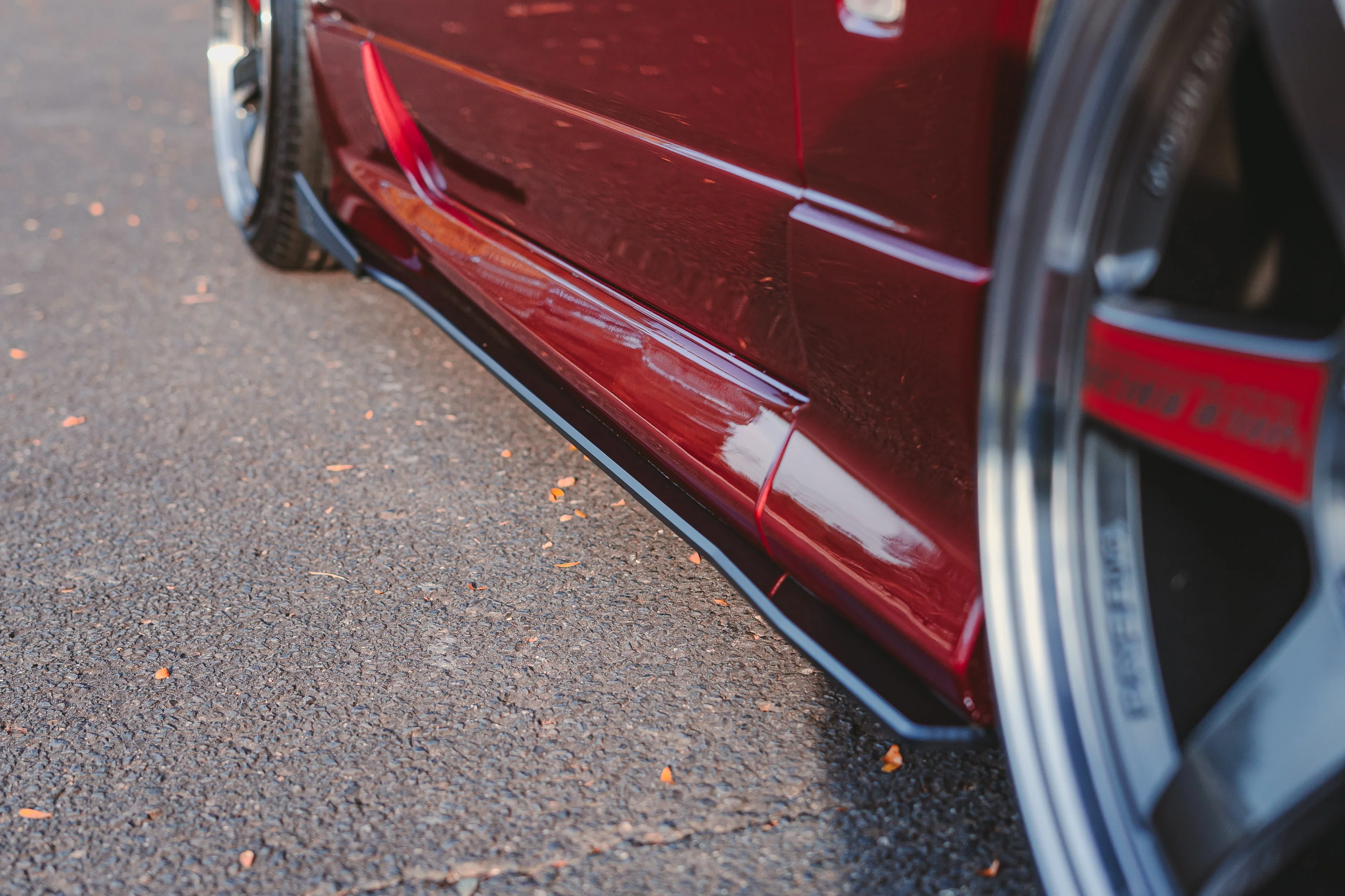 Aerodynamic front splitter